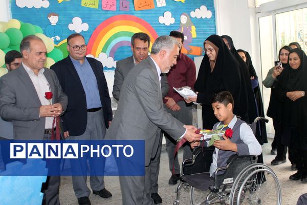 بازدید مدیرکل آموزش و پرورش استان خراسان رضوی از مدرسه خدیجه ی کبری (س) 