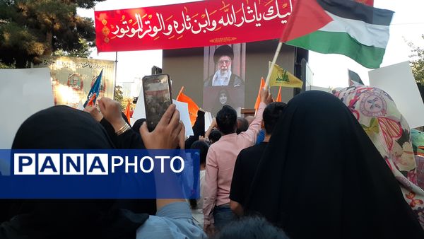 جلوه‌هایی از اجتماع مردم بجنورد در تجلیل از بانوی شجاع رسانه ملی