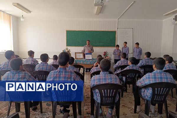 انتخاباتی برای ایجاد آرامش فکری و روحی در دبیرستان معارف صدرا ولایت 