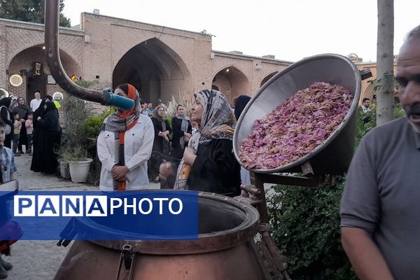 برپایی نمایشگاه صنایع‌دستی‌و سوغات در البرز