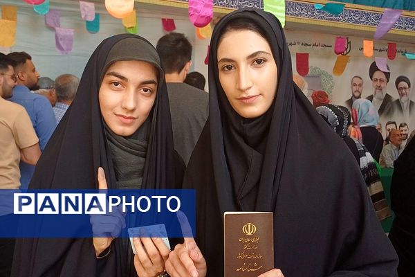 حضور پرشور مردم شهرستان ورامین و منطقه خیرآباد در پای صندق های رای