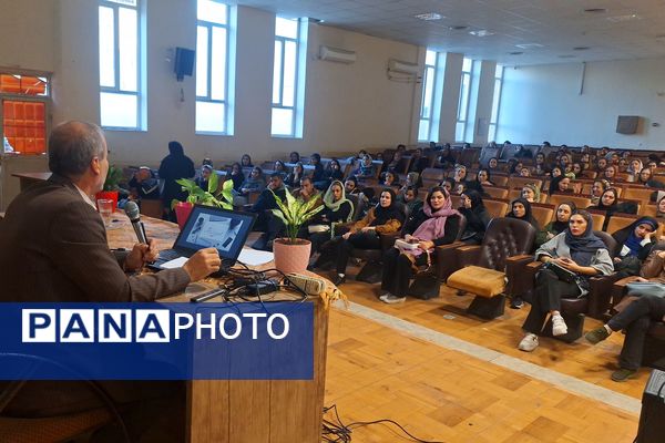 کارگاه آموزشی پیشگیری از آسیب‌های اجتماعی در آموزشگاه معارف۶ ناحیه ۳