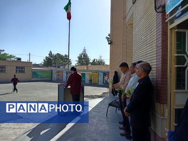 مراسم تقدیر از دبیران دبیرستان نمونه آیت الله خامنه‌ای