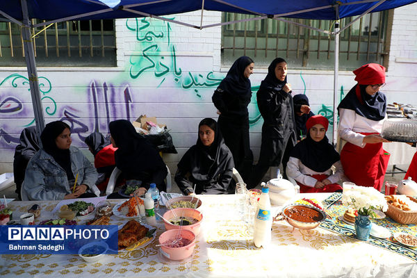 بازدید خبرنگاران از هنرستان دخترانه نرگس به مناسبت هفته مشاغل