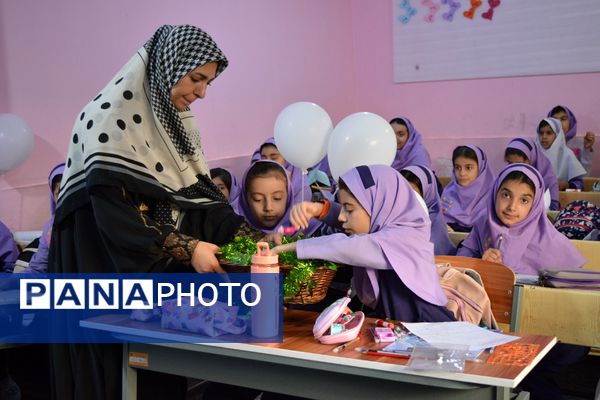 جشن میلاد حضرت زینب(س) با حضور مادر پرستار در دبستان علویان بهارستاندو