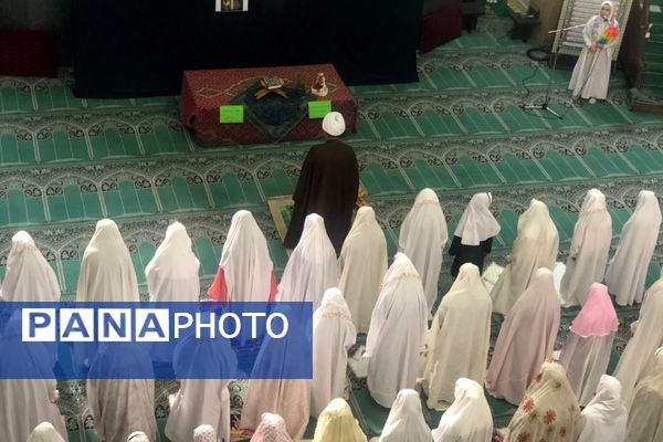 حضور دانش آموزان دبستان هدی یک به مناسبت هفته پیشگیری از آسیب های اجتماعی در مسجد صاحب الزمان (عج) 