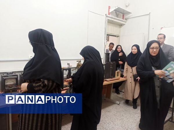 بازدید از پژوهش سرا و آزمایشگاه مرکزی رازی ناحیه ۲ در هفته مشاغل 