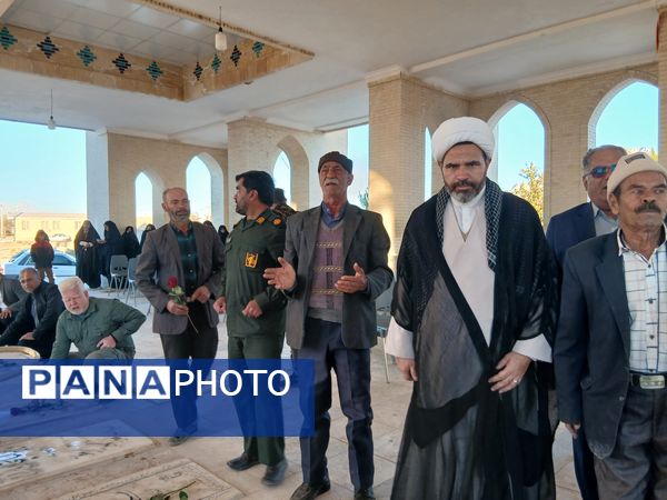 غبارروبی از قبور مطهر شهدا در شهر بخ