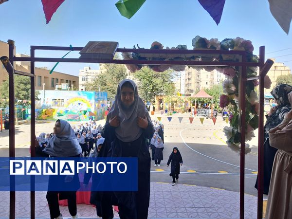 جشن جوانه‌ها در دبیرستان هیات امنایی حضرت معصومه(س) ناحیه 4 کرج 