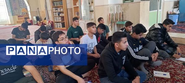 مراسم معنوی اعتکاف دانش‌آموزان پسر ابرکوهی در مسجد چهارده معصوم 