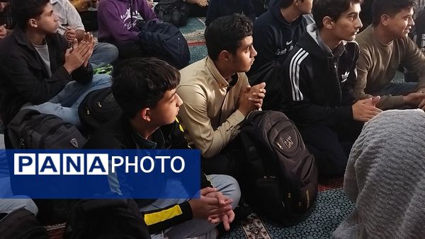 جشن میلاد حضرت زینب (س) و قرائت زیارت عاشورا در دبیرستان شاهد ابوذر غفاری نیشابور 