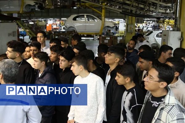 بازدید هنرجویان مکانیک از خط تولید پارس‌خودرو