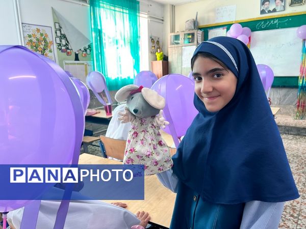 برگزاری جشن شکوفه‌ها در دبستان دخترانه المهدی ناحیه 2 کرج 