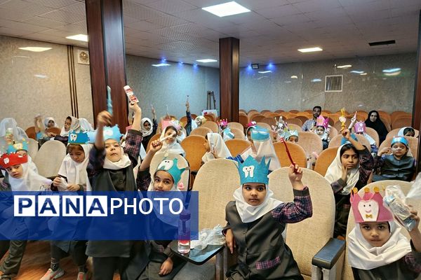  جشن دندان شماره شش دبستان آیت‌الله خامنه‌ای