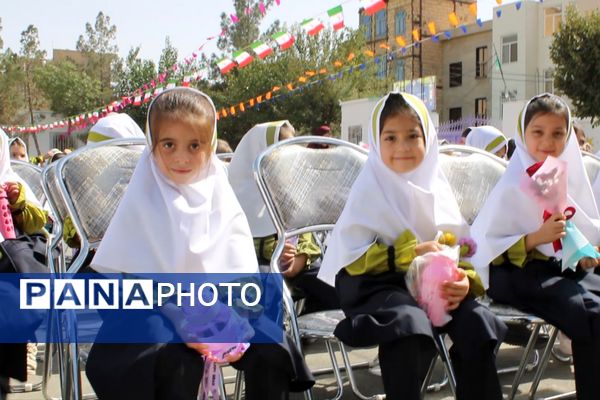 برگزاری جشن شکوفه‌ها در مدرسه عصمت شهرستان رباط کریم 