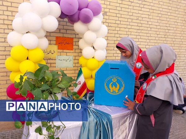 مهربانی در قاب مدرسه؛ برگزاری جشن عاطفه ها در دبستان شهید صدوقی یزد