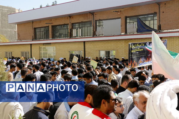 حضور پرشور دانش آموزان محلاتی در راهپیمایی 13 آبان 