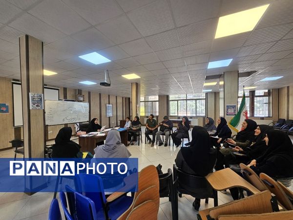 برگزاری دوره ۵۰ ساعته کارآفرینی با رویکرد KAB در پژوهش‌سرای خوارزمی