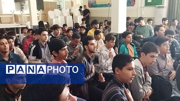 زیارت عاشورا  با یاد شهدای غزه در دبیرستان شاهد ابوذر غفاری 