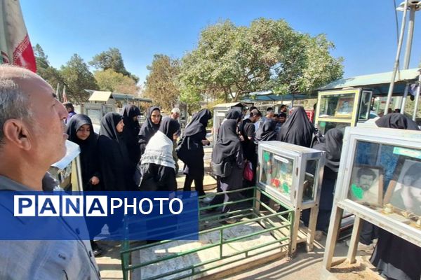 حضور دانش آموزان دبیرستان حجاب ناحیه یک شهرری در گلزار شهدا