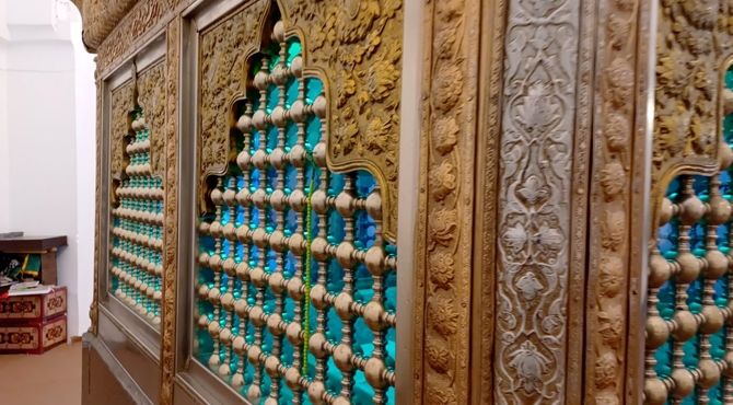 گزارش غبارروبی آستان قدس امام‌زاده سید محمد دیباج