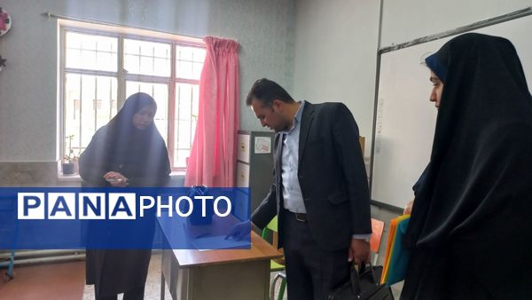 بازدید سرپرست اداره آموزش و پرورش استثنایی استان از روند برگزاری امتحانات نوبت دوم