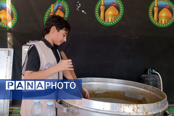 از مدرسه تا موکب حسینی؛ دانش‌آموزان پیشتاز شهرستان قدس در خدمت زائران اربعین حسینی
