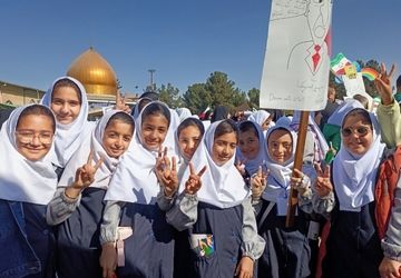 حضور پرشور دانش‌آموزان فشافویه در راهپیمایی ۱۳ آبان