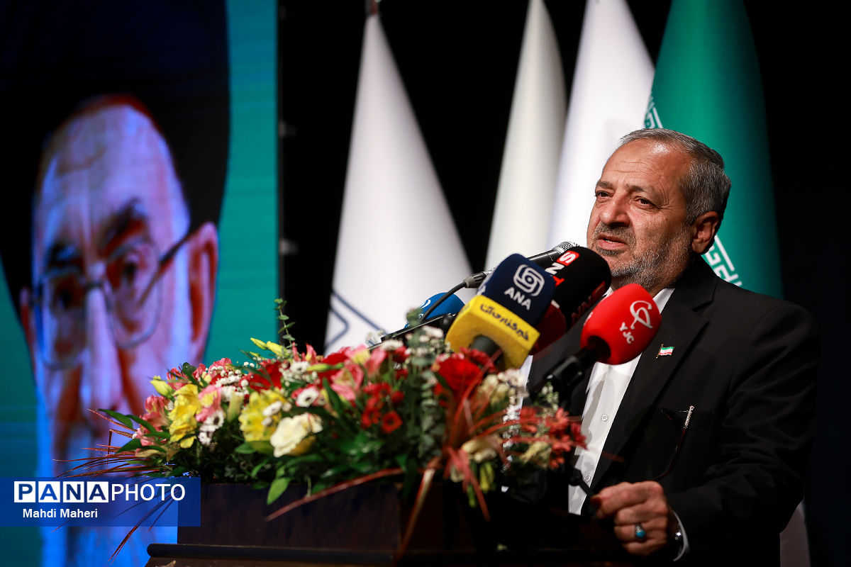 اساسی‌ترین و زیربنایی‌ترین نقش در نظام تعلیم و تربیت، بر عهده خانواده است