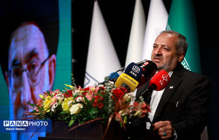 اساسی‌ترین و زیربنایی‌ترین نقش در نظام تعلیم و تربیت، بر عهده خانواده است