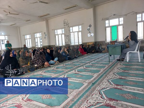 گفت‌وگوی کارشناس آسیب‌شناسی با والدین هنرستان زهرای مرضیه بندرعباس 