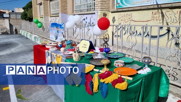آیین نمادین نواختن زنگ مهر و مقاومت در دبیرستان حضرت معصومه(س) شهرستان فیروزکوه 
