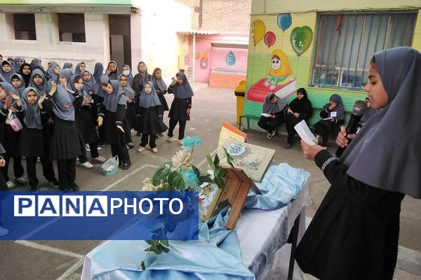 گرامیداشت هفته کتاب و کتاب‌خوانی در دبستان دخترانه جعفریه با حضور پرشور دانش‌آموزان