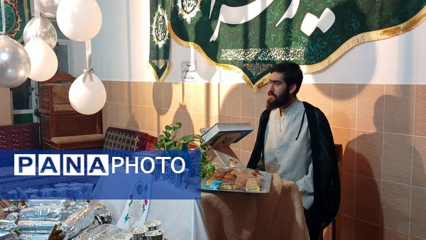 تقدیر دانش‌آموزان فعال فرهنگی‌هنری از مادرانشان با همکاری مربی در محمدشهر کرج