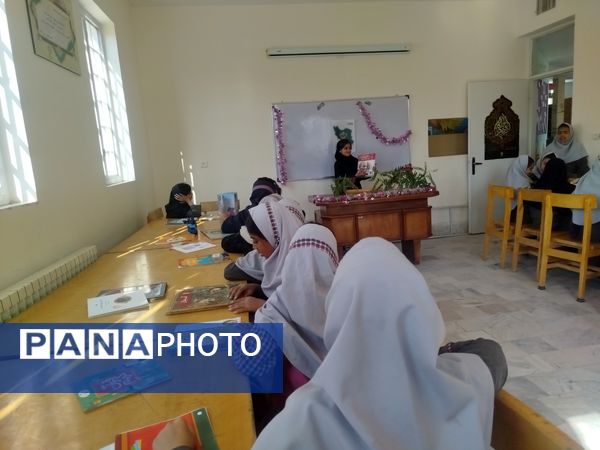 معرفی کتاب‌های  مرجع توسط دانش آموزان مدرسه شهید نجفی فدافن