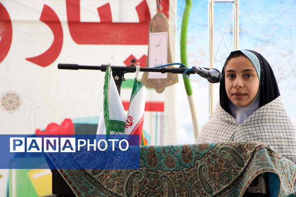 برگزاری یادواره شهدای منا و جنگ ۱۲ روزه در مدرسه شاهد نیک اندیشان