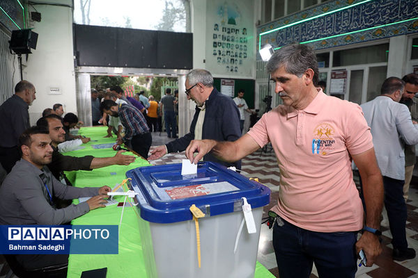 انتخابات چهاردهمین دوره ریاست جمهوری در مسجدالنبی میدان نبوت