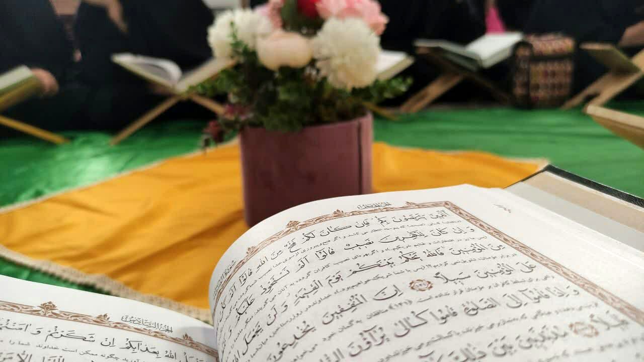 جز خوانی قرآن کریم در ماه مبارک رمضان در مسجد خاتم النبیین