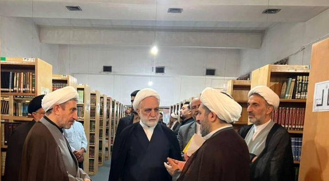 حضور حجت‌الاسلام والمسلمین محسنی اژه‌ای در مسجد مقدس جمکران/ بازدید رئیس عدلیه از کتابخانه موسسه امام صادق (ع)