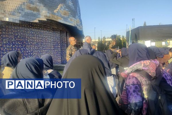 اردوی آمادگی و دفاعی دانش‌آموزان پایه نهم مدرسه فرشتگان در موزه دفاع مقدس