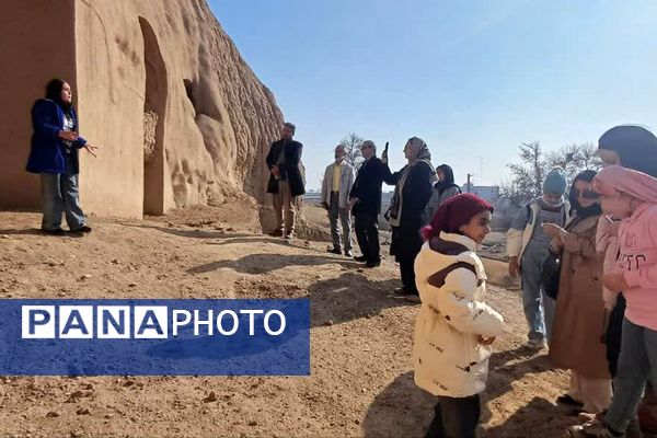 شاهنامه‌خوانی در دل تاریخ؛ بازدید فرهنگی اعضای کارگاه شاهنامه‌خوانی از قلعه ایرج پیشوا