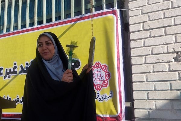 نواختن زنگ پدافند غیرعامل در هنرستان کوثر باقرشهر 