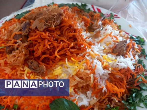 جشنواره غذاهای بومی محلی به‌مناسبت ایام‌الله دهه فجر در آموزشگاه علاقبندنیا ملارد