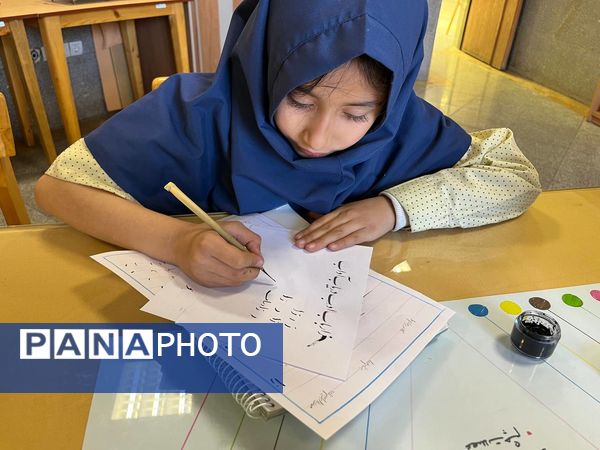 شکوفایی استعدادهای هنری دانش آموزان پایه چهارم دبستان آرمینه مصلی نژاد