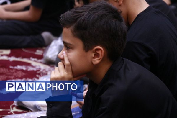 عزاداری دانش‌آموزان مشهدی در حسینیه فرهنگیان مشهد