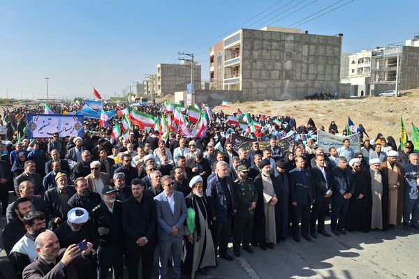 گزارش تصویری از راهپیمایی سیزده آبان در پردیس