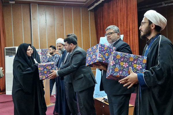 آیین تقدیر از مشاوران و رابطین مشاورین در قرچک
