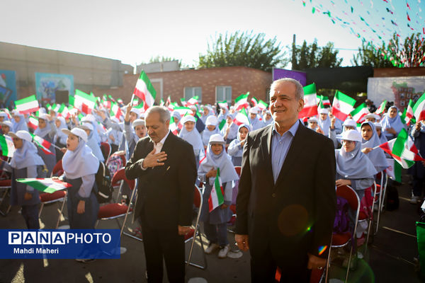 نواختن زنگ آغاز سال تحصیلی با حضور رئیس جمهوری