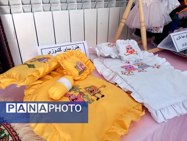 نمایشگاه آثار هنری معلمان دبیرستان جفایی در هفته معلم