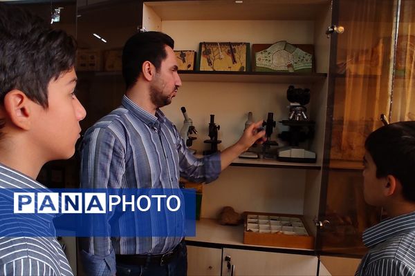 افتتاح آزمایشگاه دبیرستان پسرانه سید احمد خمینی(ره) به نام شهید عبدالحمید مینوچهر